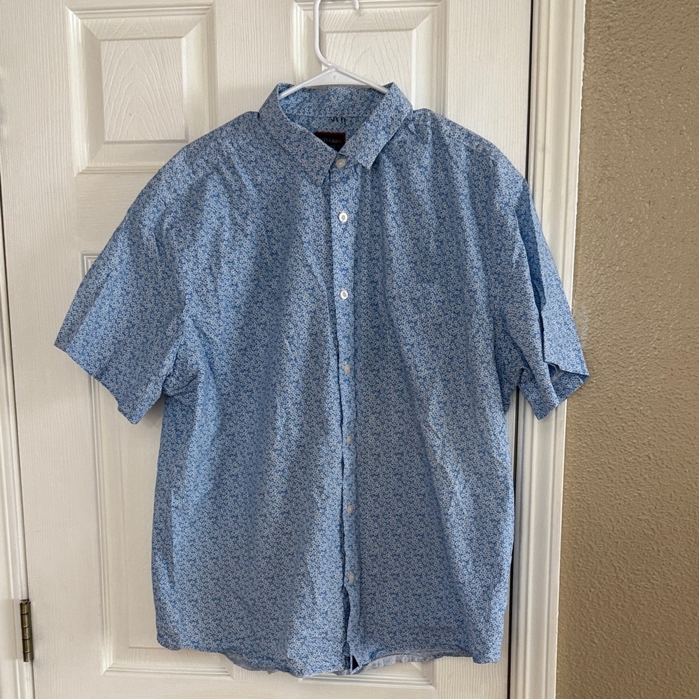 UNTUCKit Blue Short-Sleeve Button-Down with Micro Floral Print